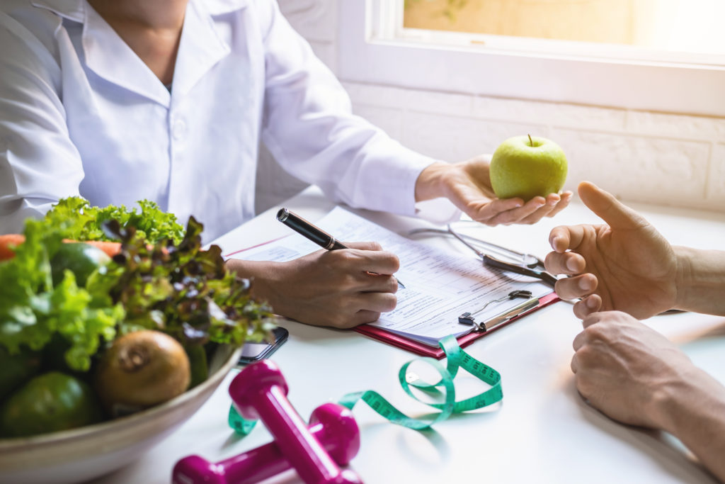 nutrizionista medico biologo dietista paziente dieta AdobeStock 277227681 1024x683 1 - Clinica Odontoiatrica Mancini